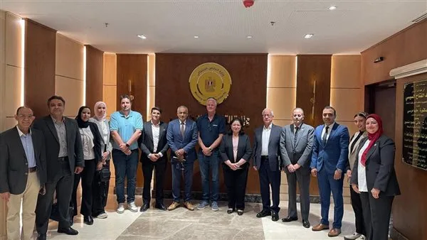 نائبة وزير التضامن تناقش مع شركة “أوتوبوك” استعدادات المرحلة الأولى لمراكز التجميع والتكيف. نائبة وزير التضامن تناقش مع شركة “أوتوبوك” استعدادات المرحلة الأولى لمراكز التجميع والتكيف.