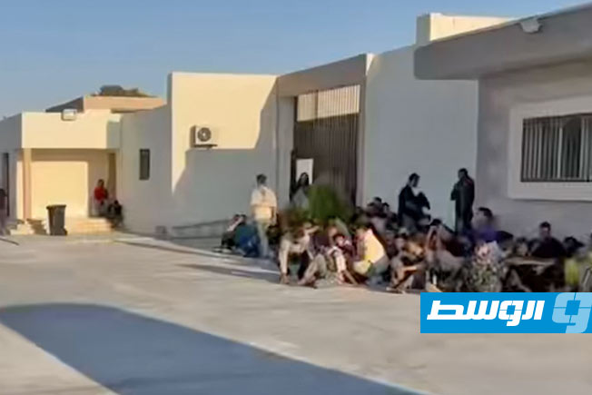 مهاجرون غير قانونيين يرحلون من طبرق، 19 يوليو 2025. (رئاسة جهاز مكافحة الهجرة غير الشرعية)