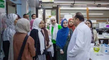 الزراعة تستضيف طلاب كلية الطب البيطري بجامعة القاهرة في جولة تعليمية حول بقايا المبيدات.