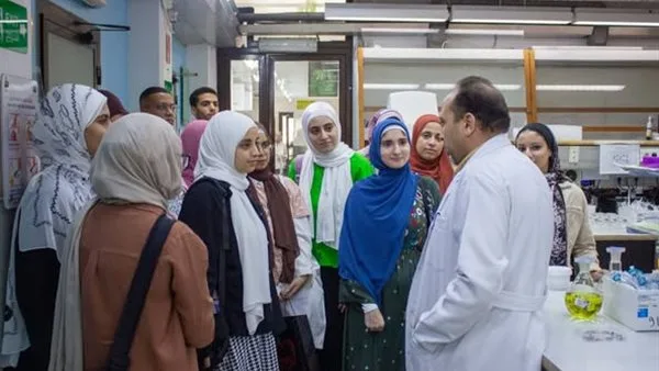 الزراعة تستضيف طلاب كلية الطب البيطري بجامعة القاهرة في جولة تعليمية حول بقايا المبيدات.