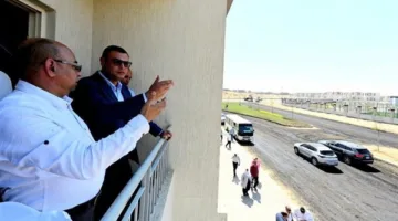 وزير الإسكان يزور وحدات “سكن لكل المصريين” ومحطة مياه في مدينة أكتوبر الجديدة