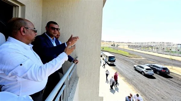 وزير الإسكان يزور وحدات “سكن لكل المصريين” ومحطة مياه في مدينة أكتوبر الجديدة