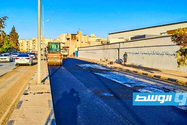 رصف شارع باب بن غشير في طرابلس، 19 يوليو 2025 (جهاز تنفيذ مشروعات الإسكان)