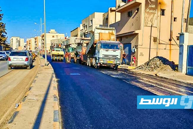 رصف شارع باب بن غشير في طرابلس، 19 يوليو 2025 (جهاز تنفيذ مشروعات الإسكان)