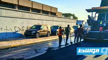 «وزارة الإسكان»: مواصلة تعبيد شارع باب بن غشير في طرابلس