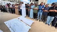 إسرائيل تودي بحياة العشرات من المنتظرين للمساعدات في قطاع غزة منذ صباح السبت.