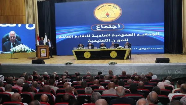 متقاعدو المعاش.. خلف الزناتي يعلن عن مجموعة من الهدايا للمدرسين متقاعدو المعاش.. خلف الزناتي يعلن عن مجموعة من الهدايا للمدرسين