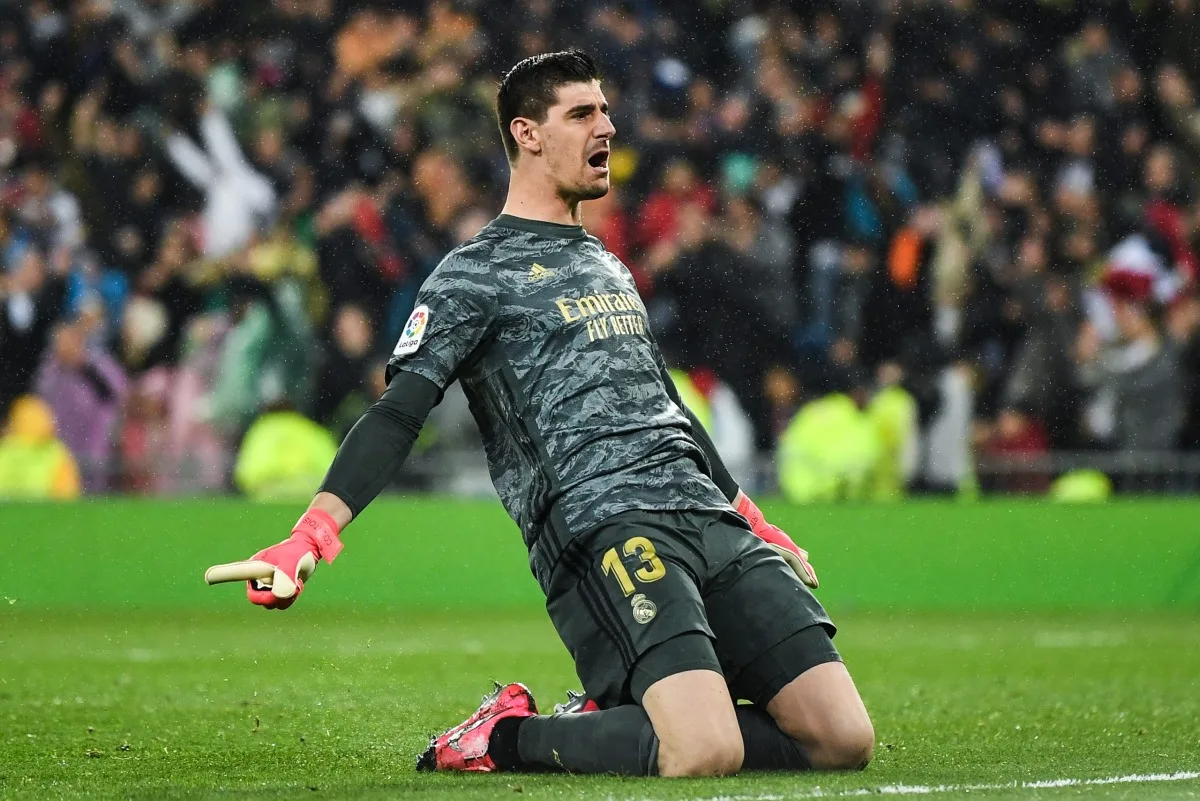 ريال مدريد يمدد عقد حارسه كورتوا