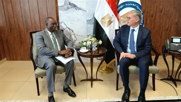 وزير البترول يناقش مع مؤسسة التمويل الدولية سبل التعاون في مشاريع الطاقة والتعدين وزير البترول يناقش مع مؤسسة التمويل الدولية سبل التعاون في مشاريع الطاقة والتعدين