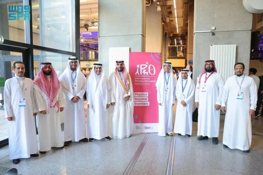 أخضر الفيزياء يشارك في الأولمبياد الدولي في فرنسا يوم الجمعة القادمة أخضر الفيزياء يشارك في الأولمبياد الدولي في فرنسا يوم الجمعة القادمة