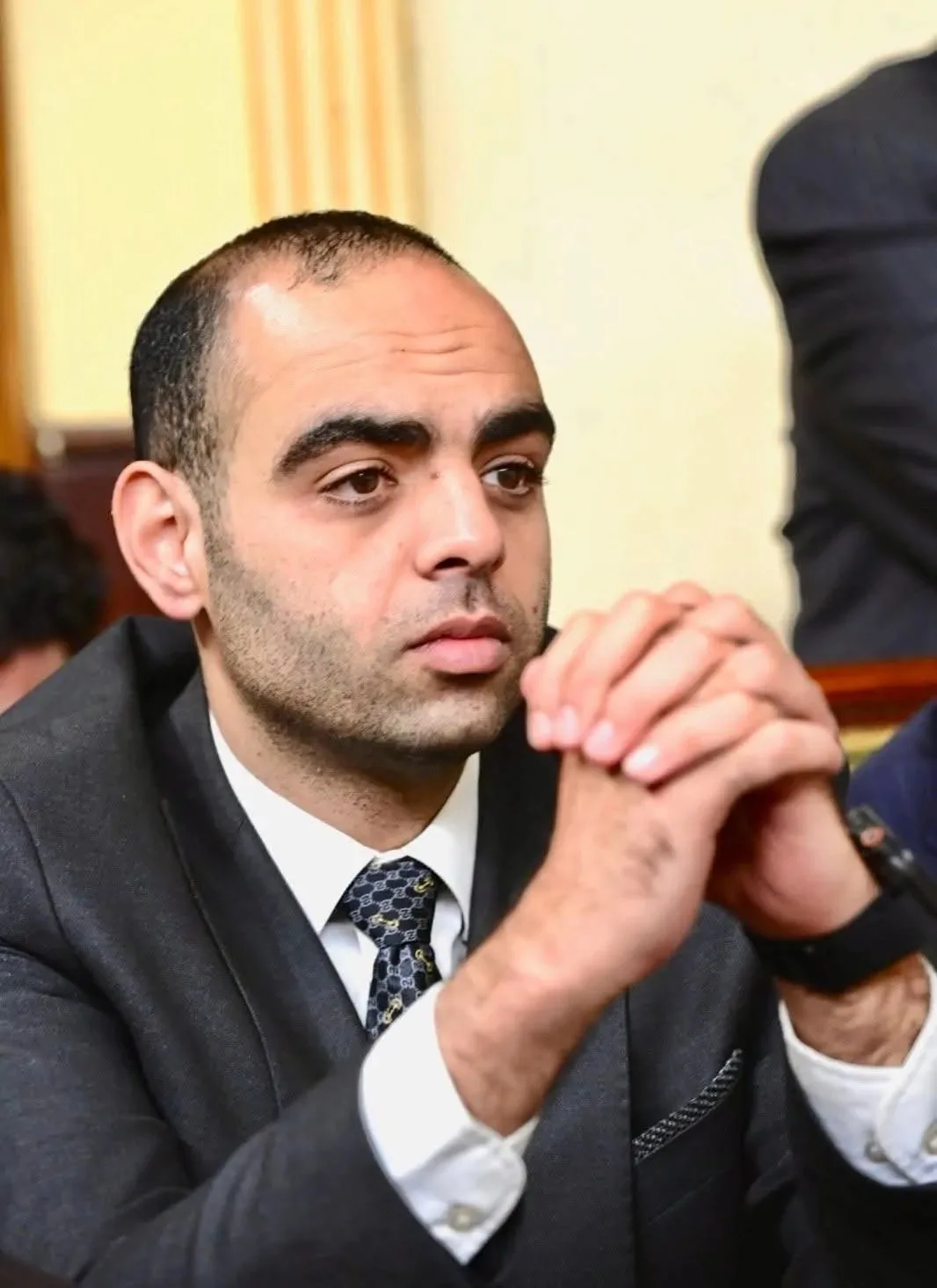 نائب يستقبل ضحايا حريق الخصوص ويوفر الدعم المالي والمعنوي ويتسارع لإنهاء الإجراءات نائب يستقبل ضحايا حريق الخصوص ويوفر الدعم المالي والمعنوي ويتسارع لإنهاء الإجراءات