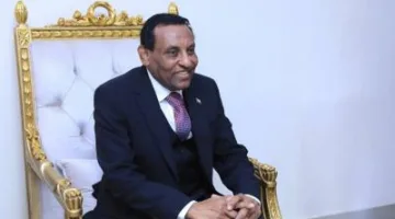 رئيس الحكومة السوداني يلتزم بإعادة بناء الخرطوم خلال زيارته الأولى للعاصمة