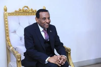 رئيس الحكومة السوداني يلتزم بإعادة بناء الخرطوم خلال زيارته الأولى للعاصمة رئيس الحكومة السوداني يلتزم بإعادة بناء الخرطوم خلال زيارته الأولى للعاصمة