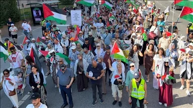 فلسطينيون يتظاهرون في الضفة احتجاجًا على الحصار والإبادة في غزة فلسطينيون يتظاهرون في الضفة احتجاجًا على الحصار والإبادة في غزة