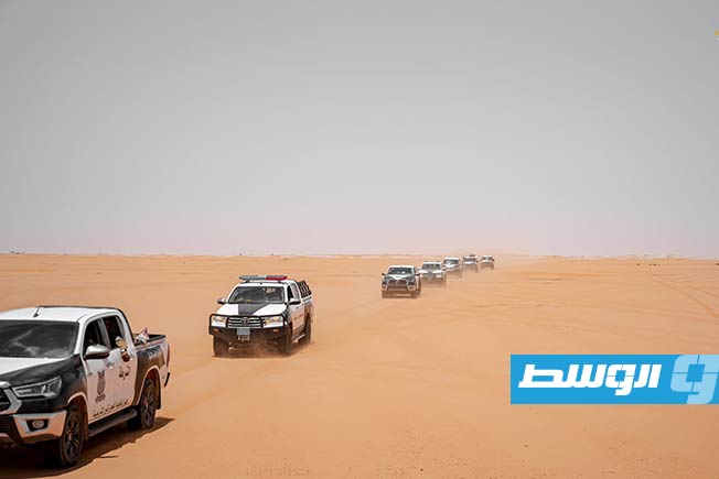 جانب من ترحيل مهاجرين سودانيين عبر صحراء الكفرة، السبت 19 يوليو 2025 (جهاز مكافحة الهجرة غير الشرعية)