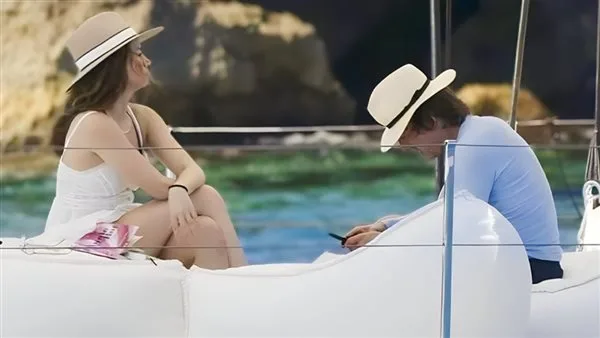 توم كروز وآنا دي أرماس يثيران الجدل مرة أخرى بعد ظهورهم على يخت في إسبانيا توم كروز وآنا دي أرماس يثيران الجدل مرة أخرى بعد ظهورهم على يخت في إسبانيا
