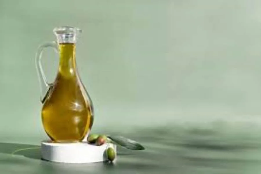 رسوم ترامب الجمركية تشكل خطرًا على صناعة زيت الزيتون في اليونان