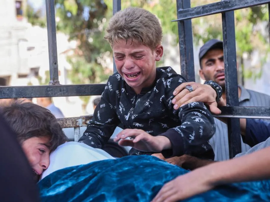 “يورونيوز”: استشهاد 32 فلسطينياً برصاص إسرائيلي أثناء توجههم لمراكز توزيع المساعدات الغذائية “يورونيوز”: استشهاد 32 فلسطينياً برصاص إسرائيلي أثناء توجههم لمراكز توزيع المساعدات الغذائية