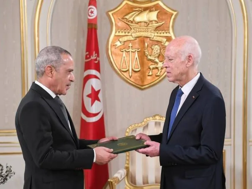 الرئيس التونسي يستقبل رسالة من نظيره الجزائري لدعوة حضور افتتاح المعرض الأفريقي للتجارة البينية. الرئيس التونسي يستقبل رسالة من نظيره الجزائري لدعوة حضور افتتاح المعرض الأفريقي للتجارة البينية.
