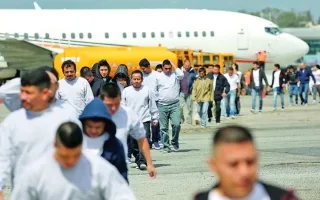 أوباما يحقق نجاحًا أكبر من ترامب في إعادة المهاجرين غير الشرعيين.