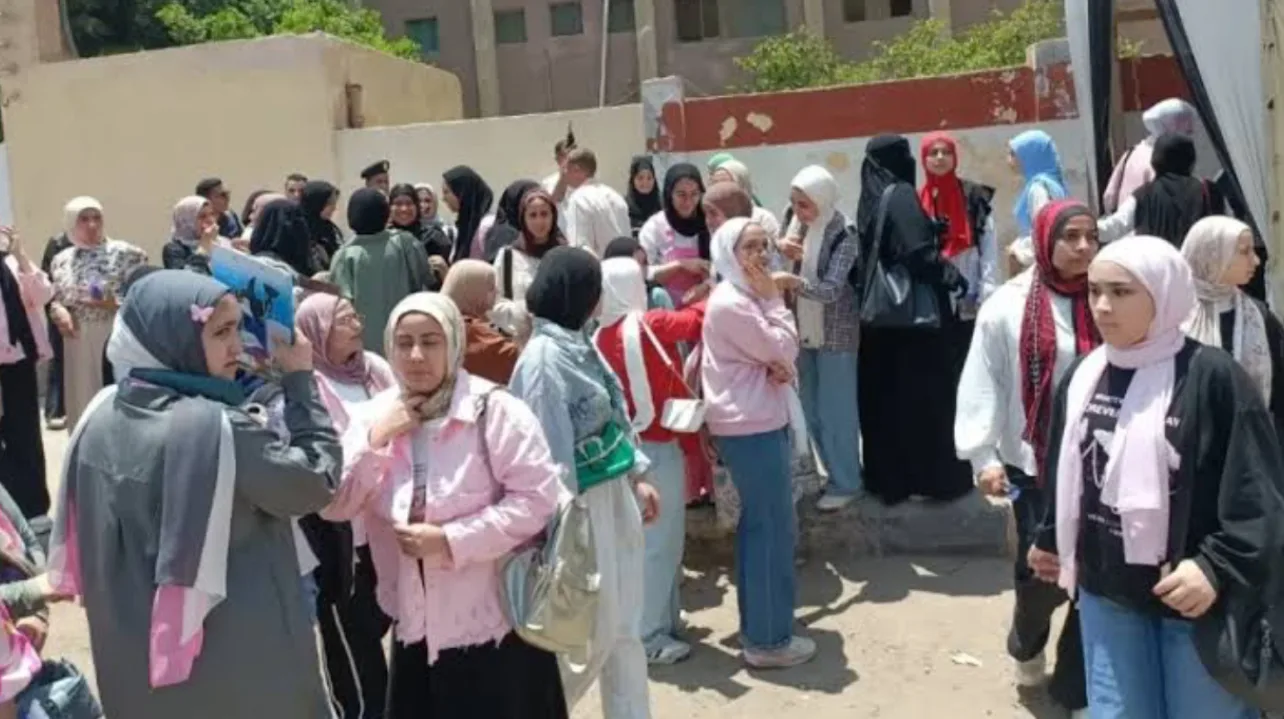 فتح مجال الاختيار بين البكالوريا والثانوية العامة.. الوزارة تعلن عن موعد القرار