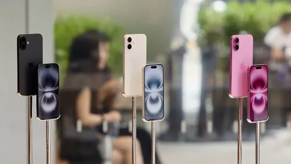 لتجنب الرسوم الجمركية الأمريكية.. آبل تدفع سامسونج وLG لتقليل تكاليف شاشات iPhone 17