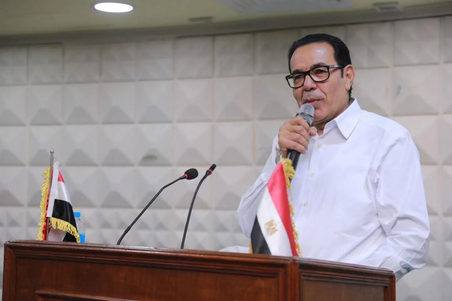 كيف أعاد الرئيس السيسي revitalization لصناعة الغزل والنسيج في مصر؟ | خبراء يفسرون كيف أعاد الرئيس السيسي revitalization لصناعة الغزل والنسيج في مصر؟ | خبراء يفسرون