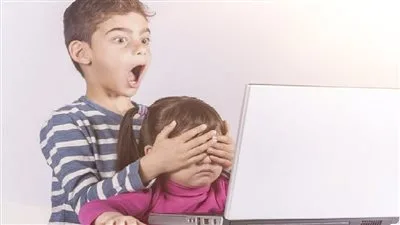 تأثير الإنترنت على تربية الأطفال: هل يتولى جوجل ويوتيوب دور الأهل في التعليم؟ تأثير الإنترنت على تربية الأطفال: هل يتولى جوجل ويوتيوب دور الأهل في التعليم؟