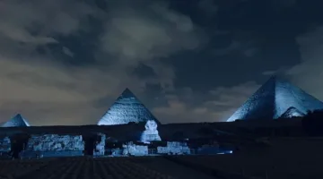 خبير آثار: نظام إضاءة عصري يُبرز جمال الأهرامات (فيديو)