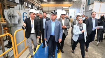وزير الصناعة والنقل يقوم بزيارة ثلاث منشآت صناعية في العبور ويشدد على التزامنا بحماية الصناعة الوطنية من الممارسات الضارة.