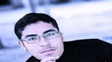 غمر عامل في مطعم فول في بحر الصوفي بالفيوم أثناء تنظيف «القدرة»