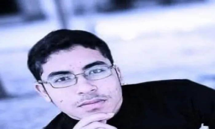 غمر عامل في مطعم فول في بحر الصوفي بالفيوم أثناء تنظيف «القدرة»