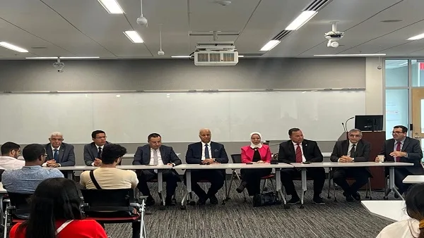 رئيس جامعة المنوفية يُثني على إنجازات الطلاب المصريين في جامعة لويفيل الأمريكية رئيس جامعة المنوفية يُثني على إنجازات الطلاب المصريين في جامعة لويفيل الأمريكية