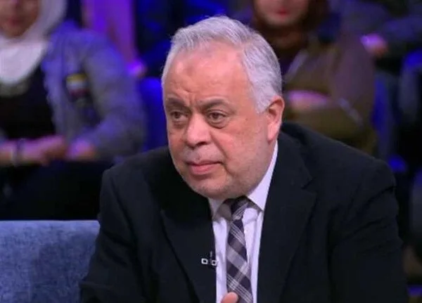 أشرف زكي: لا يُسمح للمدونين بالتمثيل ما لم يكن لديهم مؤهلات أكاديمية أو عضوية في النقابة. أشرف زكي: لا يُسمح للمدونين بالتمثيل ما لم يكن لديهم مؤهلات أكاديمية أو عضوية في النقابة.