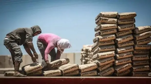 «مصر بني سويف» توضح موقفها من الأخبار المتعلقة بنيتها شراء 31 مليون سهم من «مصر للأسمنت قنا» «مصر بني سويف» توضح موقفها من الأخبار المتعلقة بنيتها شراء 31 مليون سهم من «مصر للأسمنت قنا»
