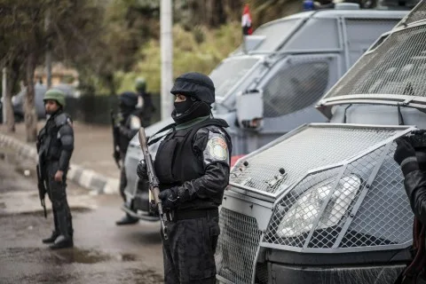 مصر تعلن عن إحباط مخطط “إرهابي” يستهدف المنشآت الأمنية والاقتصادية وتوجيه الاتهامات إلى “حسم” مع الكشف عن هوية الخلية. مصر تعلن عن إحباط مخطط “إرهابي” يستهدف المنشآت الأمنية والاقتصادية وتوجيه الاتهامات إلى “حسم” مع الكشف عن هوية الخلية.