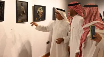 معرض الفن المهمل للفنان مشعل العمري: رسالة جمالية وإنسانية وبيئية