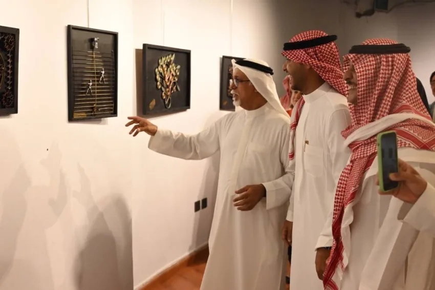 معرض الفن المهمل للفنان مشعل العمري: رسالة جمالية وإنسانية وبيئية معرض الفن المهمل للفنان مشعل العمري: رسالة جمالية وإنسانية وبيئية