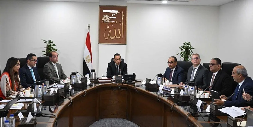 رئيس الوزراء يُشدد على حرص الحكومة في متابعة سير تنفيذ برنامج طرح المشروعات الحكومية. رئيس الوزراء يُشدد على حرص الحكومة في متابعة سير تنفيذ برنامج طرح المشروعات الحكومية.