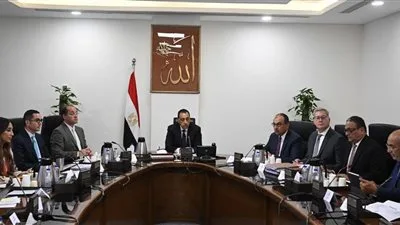رئيس الوزراء يراقب تقدم تنفيذ برنامج الخصخصة الحكومي رئيس الوزراء يراقب تقدم تنفيذ برنامج الخصخصة الحكومي