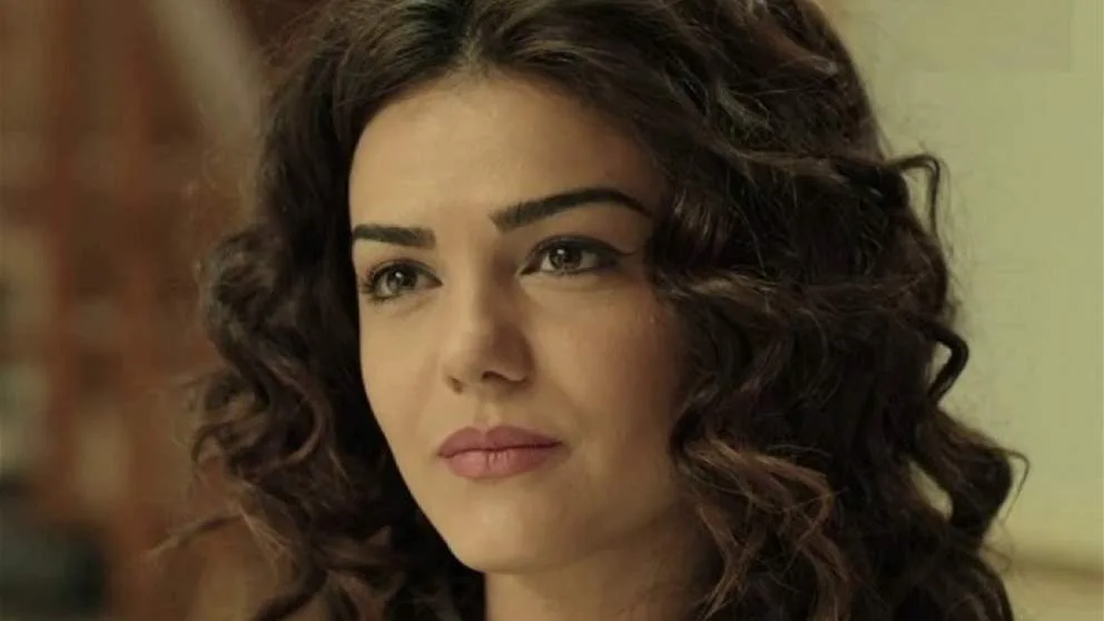 الممثلة السورية دانا مارديني تعلن انسحابها: لن أعود للعمل مجددًا!