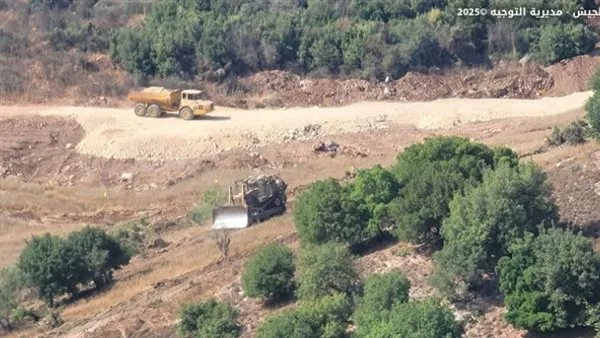 الجيش اللبناني يعزز وجوده في رميش عقب عملية إزالة التمويهات الجيش اللبناني يعزز وجوده في رميش عقب عملية إزالة التمويهات