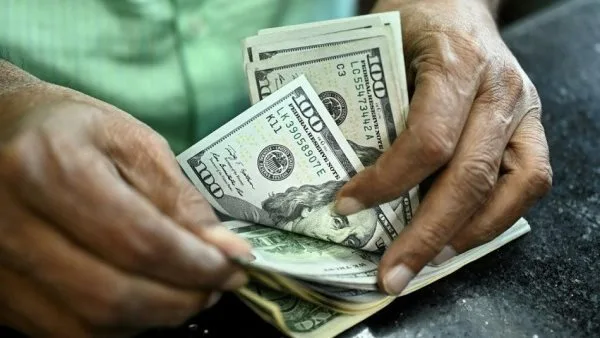 الدولار يصل لأعلى قيمة شراء في بنك أبوظبي الإسلامي الدولار يصل لأعلى قيمة شراء في بنك أبوظبي الإسلامي