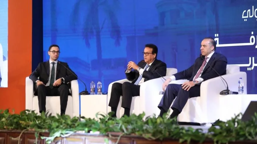 وزير الصحة يقدم ملخصاً عن إنجازات الدولة في القطاع الصحي وزير الصحة يقدم ملخصاً عن إنجازات الدولة في القطاع الصحي