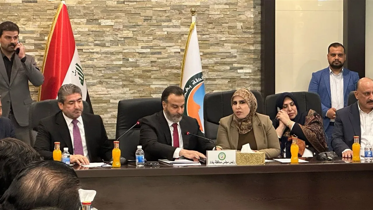 بغداد: رئيس المجلس يتحدث للسومرية عن إحالة المحافظ للتقاعد. بغداد: رئيس المجلس يتحدث للسومرية عن إحالة المحافظ للتقاعد.