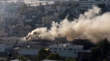 الاحتلال يُحرق المنازل في مخيم نور شمس ويستمر في عمليات الت demolition في طولكرم.