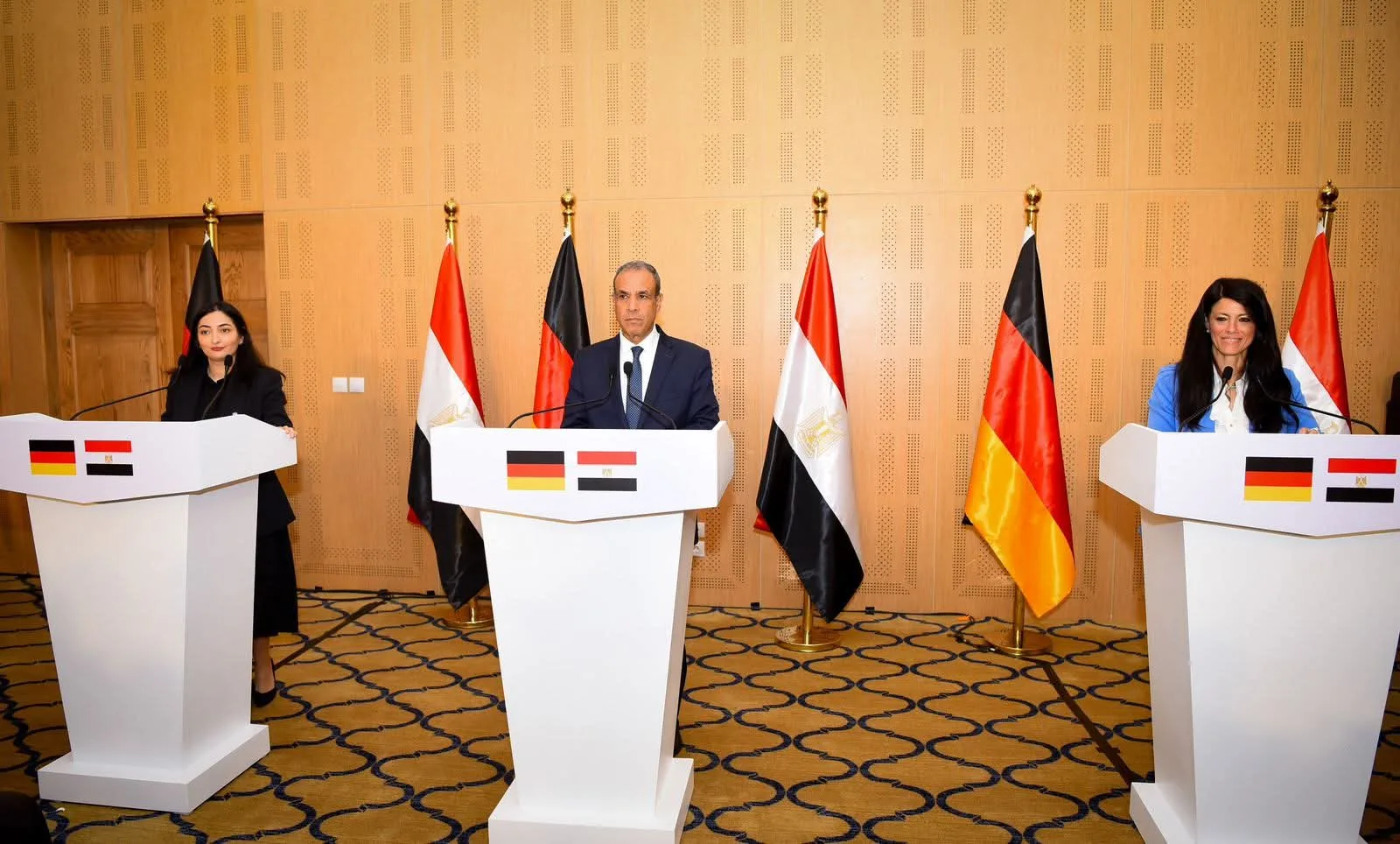 وزير الخارجية والهجرة يجتمع بوزيرة التعاون الاقتصادي والتنمية الألمانية لتعزيز الشراكة الاستراتيجية وتعزيز جهود التنمية وزير الخارجية والهجرة يجتمع بوزيرة التعاون الاقتصادي والتنمية الألمانية لتعزيز الشراكة الاستراتيجية وتعزيز جهود التنمية