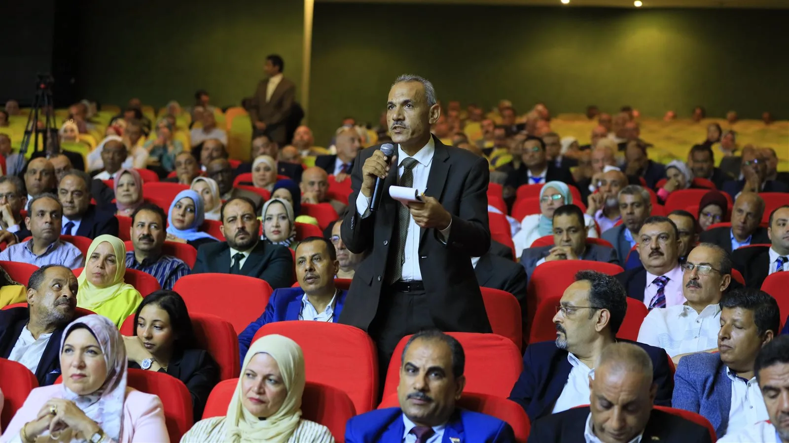على هامش اجتماع وزير التعليم مع مديري ووكلاء المديريات التعليمية: أهم التصريحات واللقاء. على هامش اجتماع وزير التعليم مع مديري ووكلاء المديريات التعليمية: أهم التصريحات واللقاء.