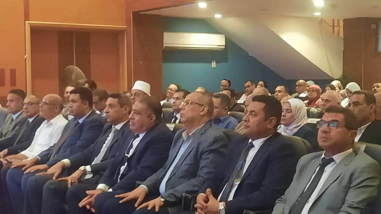 عرض موسيقي لكورال “ثقافة السويس” في مركز النيل للإعلام احتفالاً بتكريم المتفوقين. عرض موسيقي لكورال “ثقافة السويس” في مركز النيل للإعلام احتفالاً بتكريم المتفوقين.