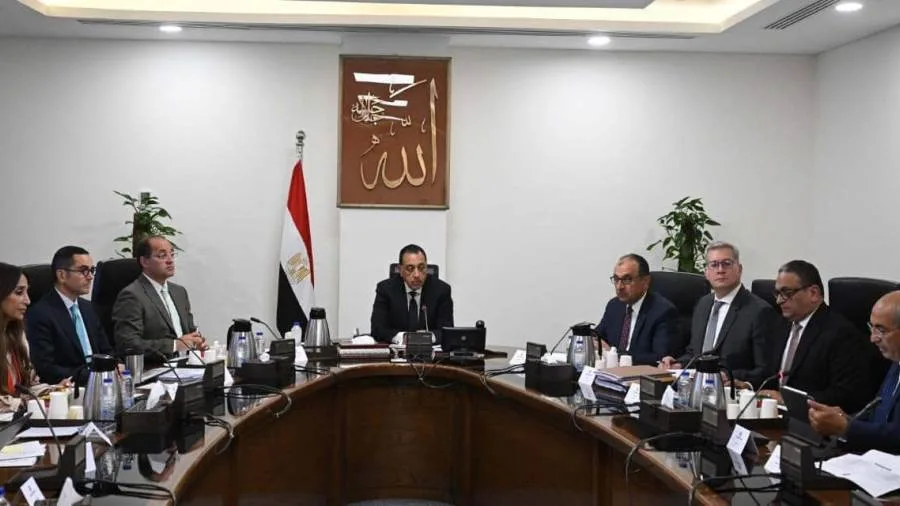 رئيس الوزراء يتابع تقدم تنفيذ خطة الطروحات الحكومية. رئيس الوزراء يتابع تقدم تنفيذ خطة الطروحات الحكومية.